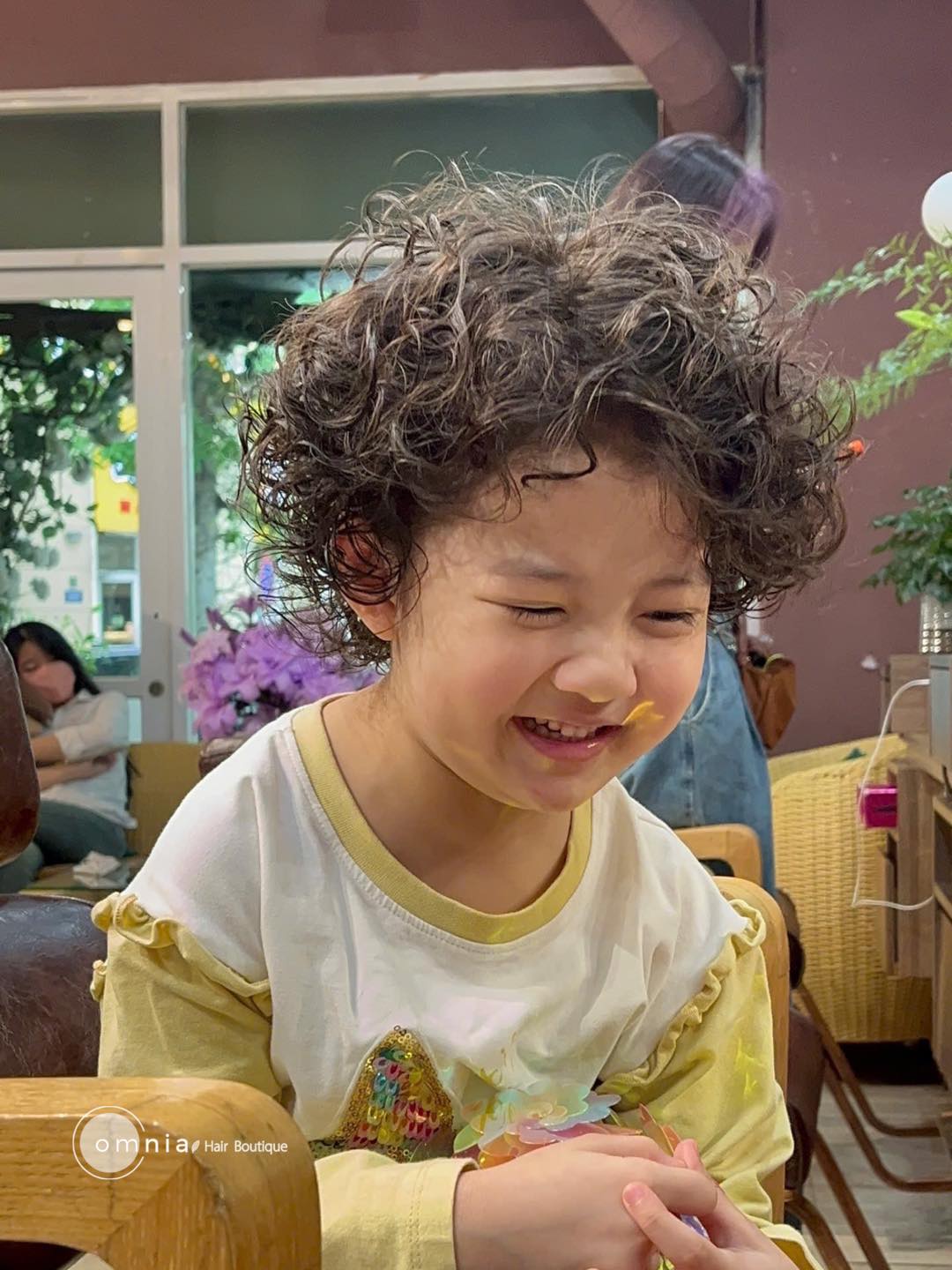 salon uốn tóc đẹp cho bé