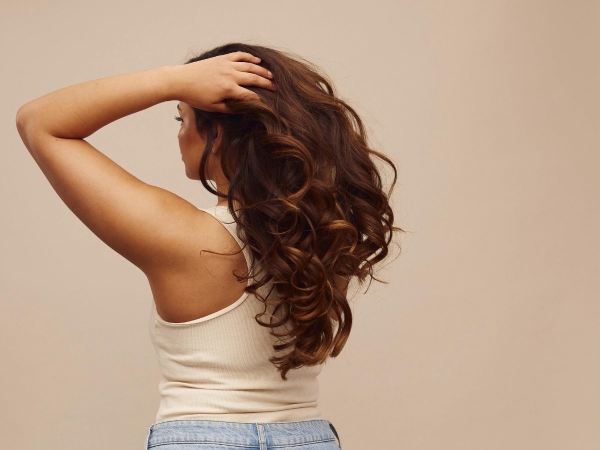 UỐN TÓC GIỮ NẾP LÂU TRONG MÙA HÈ
