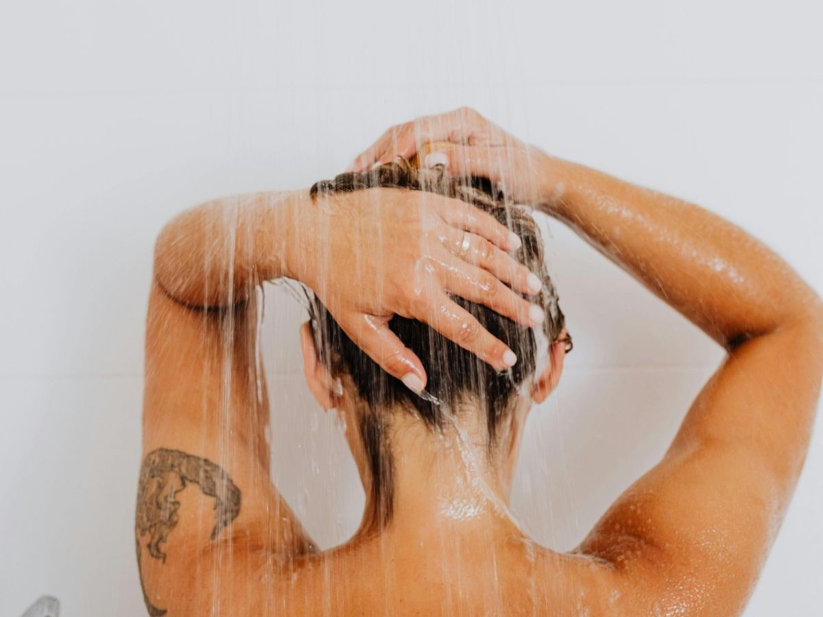 tips giữ màu tóc khi đi du lịch